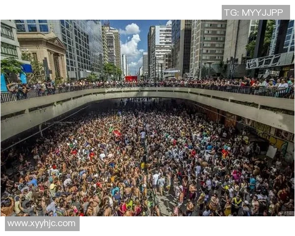 街头假扮足球明星热舞引围观让路人惊叹不已的精彩表演 街头假扮足球明星热舞引围观让路人惊叹不已的精彩表演